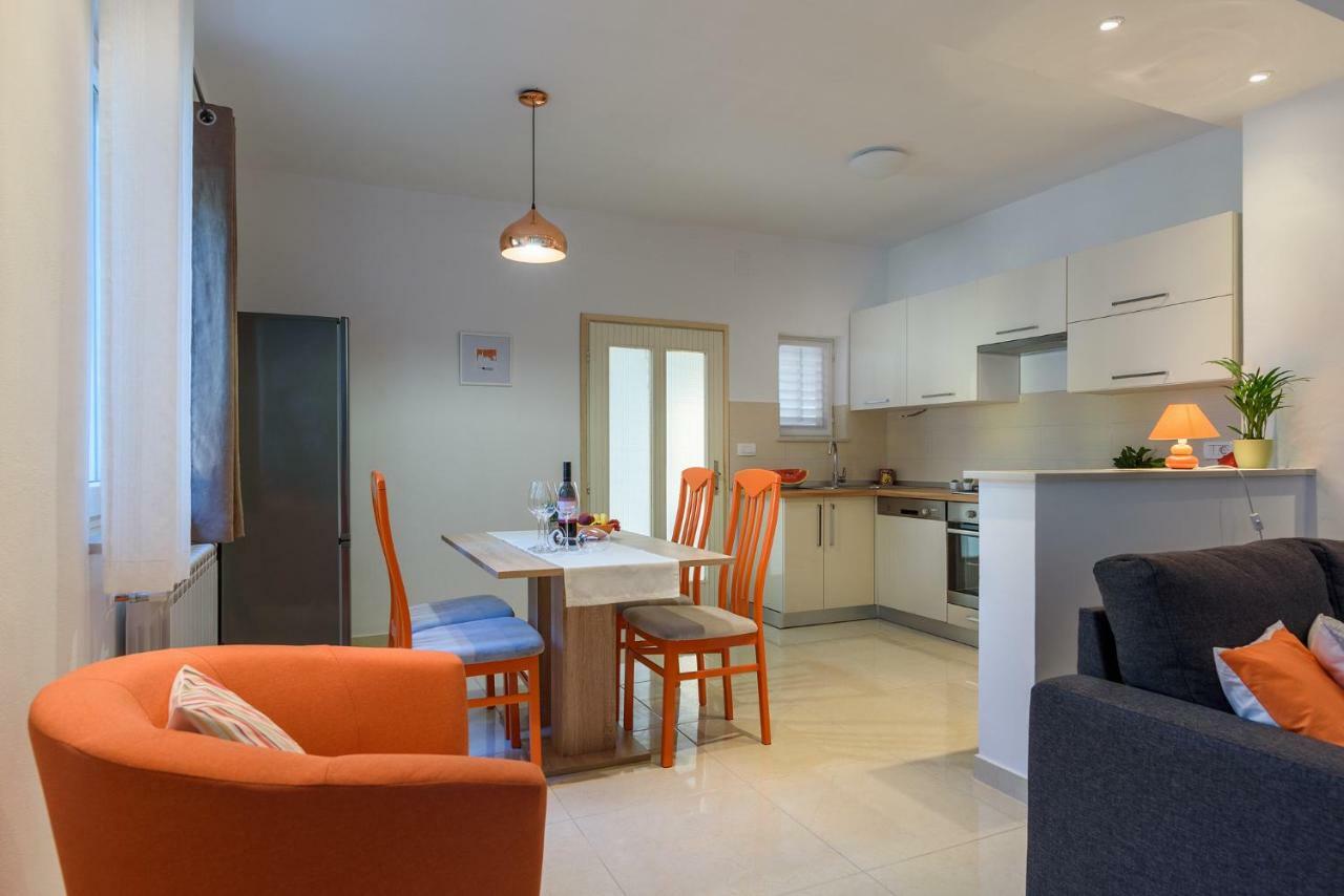 Apartment Perusko Pula